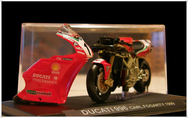 1:24 - Ducati 996 SBK Factory - 1999 - Carl Fogarty