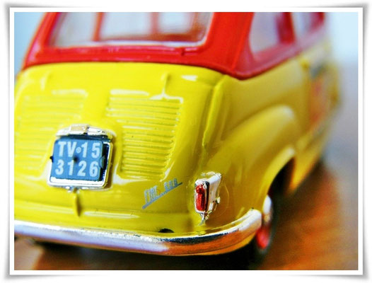 Brumm 1:43 - FIAT 600 Multipla 1956 - BC04 Serie Brico OK! "Brico Imbianchino"
