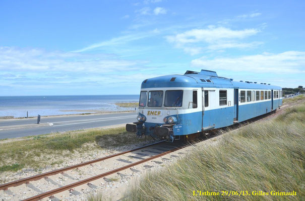 Le X2830 sur la ligne du Tire Bouchon entre Auray et Quiberon, le 29 juin 2013.