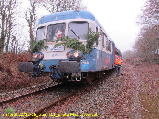 Train du Père Noël sur la ligne entre St-Brieuc et Loudéac, le 20 décembre 2016.