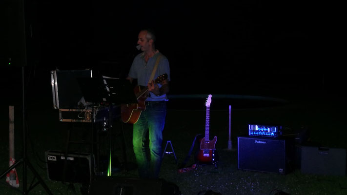 Freiluftbühne bei Nacht, Kurt singt Austropop