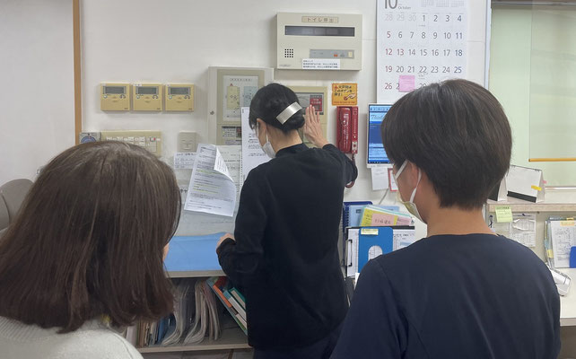 受付では消防署への通報を担当