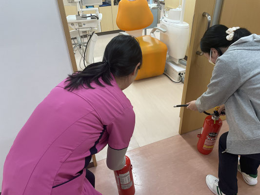 消火器を使って初期消火訓練