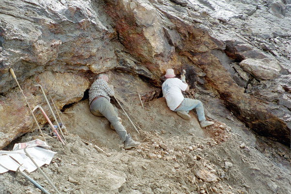 Edi und Heinz beim Strahlen, Kluft, Leventina, Tessin, Schweiz.