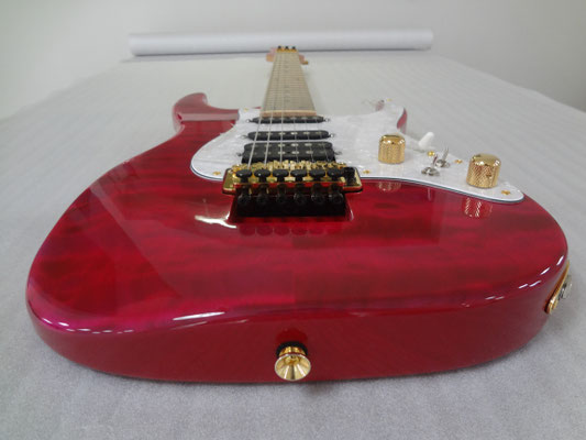 MUSICMAN】ボディトップに希少でハイグレードなキルトメイプルを