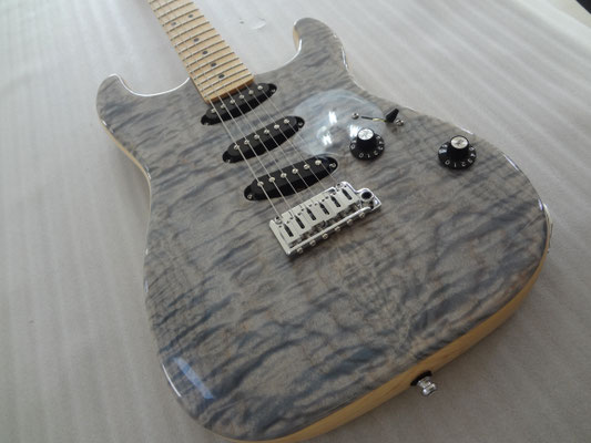 RY GUITAR キルトメイプルトップ Trans Denim オールラッカー RY GUITAR キルトメイプルトップ Trans Denim オールラッカー