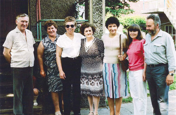 1984 Rechts Kurt Heinzler, dirtte v. links seine Frau Toni und Familie Pieczonka, die die erste Unterkunft gewährten.