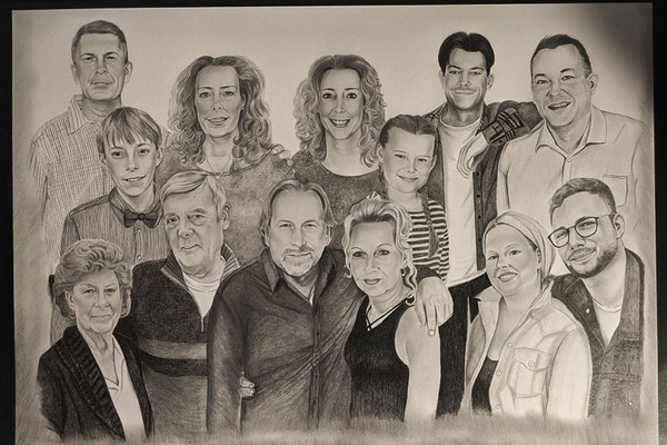 Großfamilie aus einzelnen Fotos zusammen als ein Bild zeichnen lassen, kunst meiner Seele
