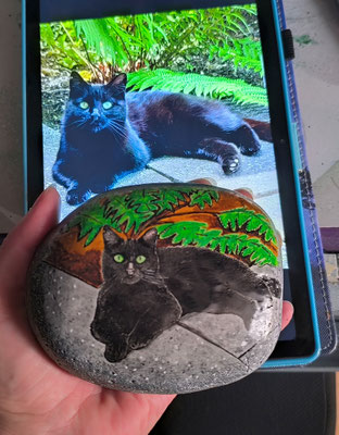Katzenportrait auf Stein handbemalt