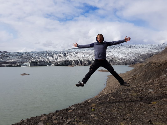 Riegeladventure Patrick Riegel is jumping in Iceland in front of a Glacier
