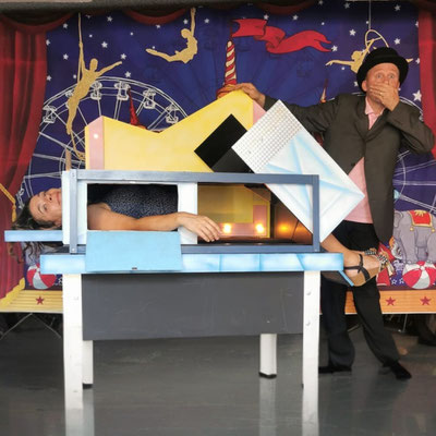 Spectacle de magie pour enfants à Paris- La femme coupée en deux