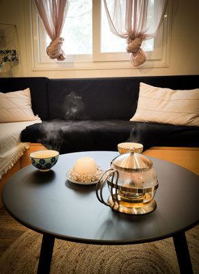 se d'étendre autour d'une tisane