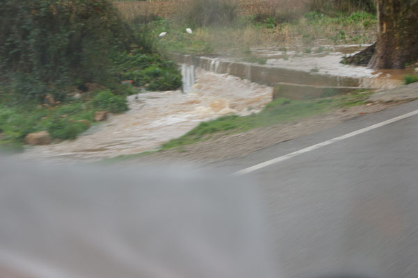 Richtung Immouzer, Ganz schön viel Wasser