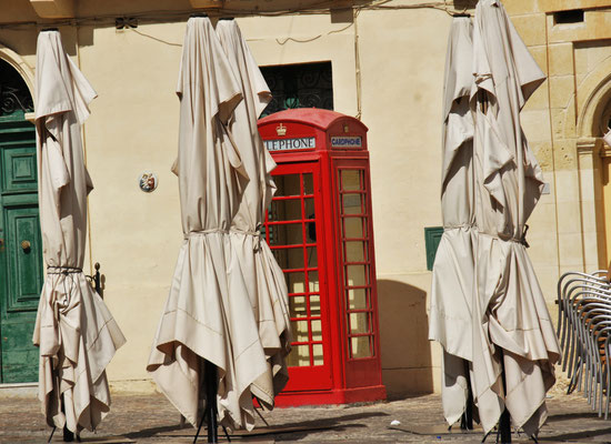 Die Telefonzelle haben wir gestern vor lauter Menschen gar nicht gesehen. England lässt grüssen