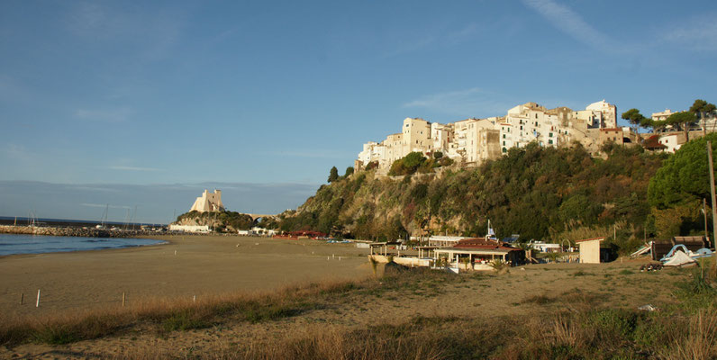 Sperlonga am Morgen im Sonnenschein