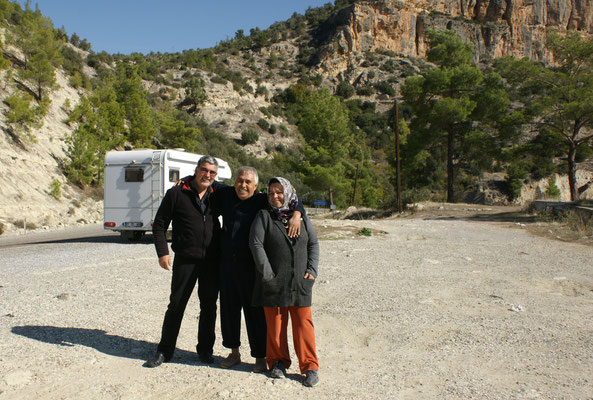 Türkisches Pärchen mit Camper