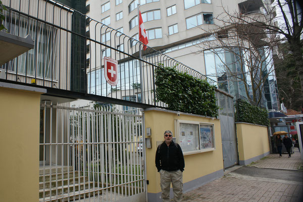 Neben dem City Tower und hinter der russischen Botschaft.