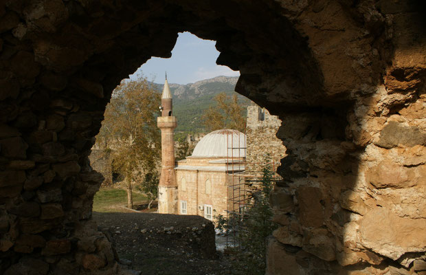 Mittendrin die Moschee