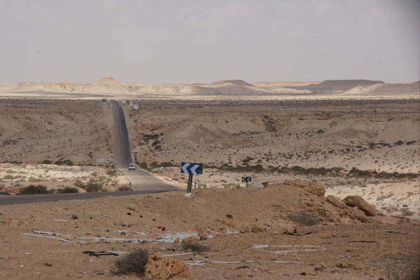 Jetzt kommt wieder das hügelige Gelände in der Westsahara