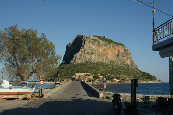 Zufahrt zum unsichtbaren Monemvasia 