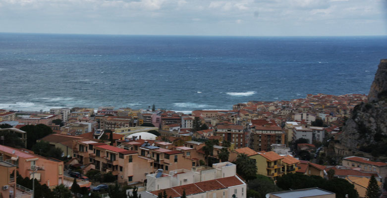 Verfahren hat auch Vorteile, Blick auf Cefalu