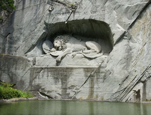 Und hier das berühmte Löwendenkmal, unterhalb des Gletschergartens