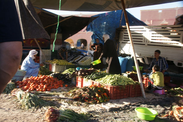 Markttag in Tata