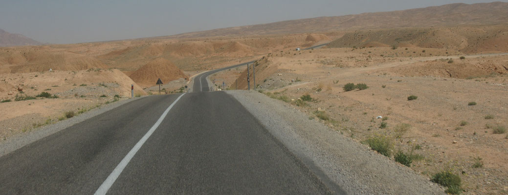 Interessante Gesteinsformationen auf der Strecke nach El Haj