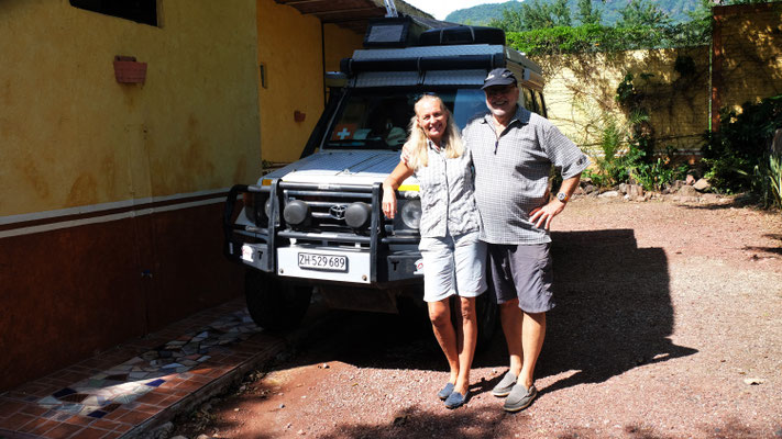 Brigitta und Paul besuchen für ein paar Tage zu einem Freund.