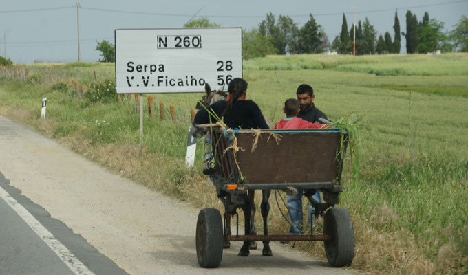 Romas, erinnern uns an Rumänien auf dem Weg nach Serpa.