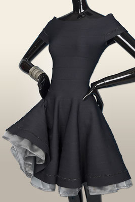 KL 1607 Bändchenkleid mit abnehmbarem rein Seiden Petticoat        XS-L