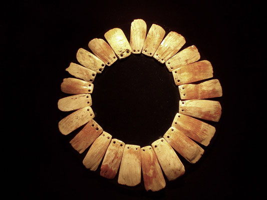 Musée d'art précolombien de Cuzco - collier en coquillages