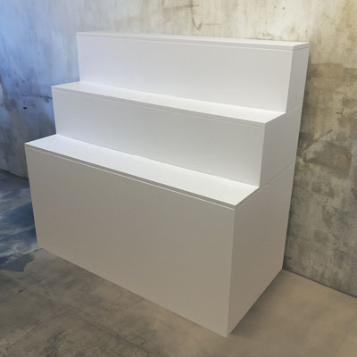 DT07 3段ひな壇展示台XL（白無地） - 展示会・イベント展示台等の特注