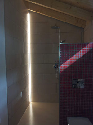 Lichtplanung Neubau – Licht im Badezimmer / Dusche – Ferienhaus Stock und Stein – Gerolstein-Roth / Eifel 
