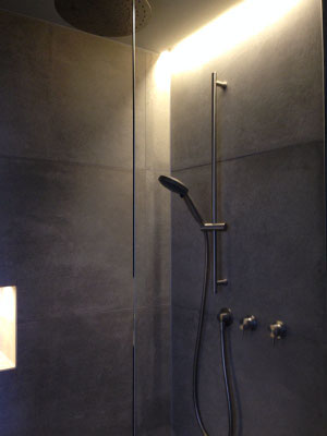 Indirektes Licht im Badezimmer – Lichtplanung für ein Wohnhaus in Köln