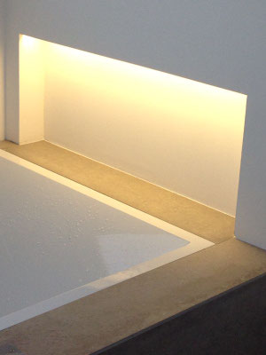 Verstecktes Licht in der Shampoo-Nische – Lichtplanung für ein Einfamilienhaus in Köln