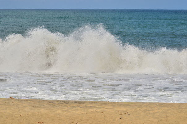 Ecume des vagues (plage de Tamatave, Madagascar)
