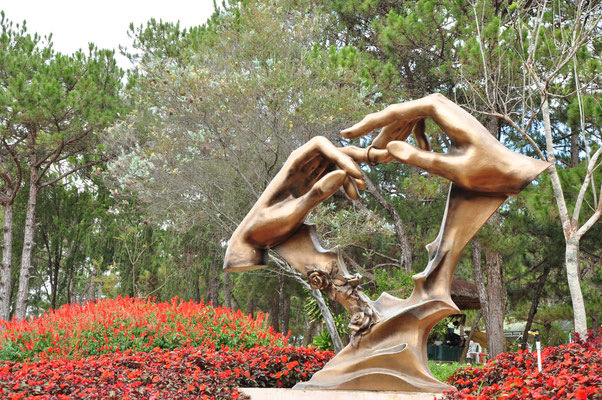 Bague au doigt, parc de la Vallée d'Amour, Dalat, Vietnam