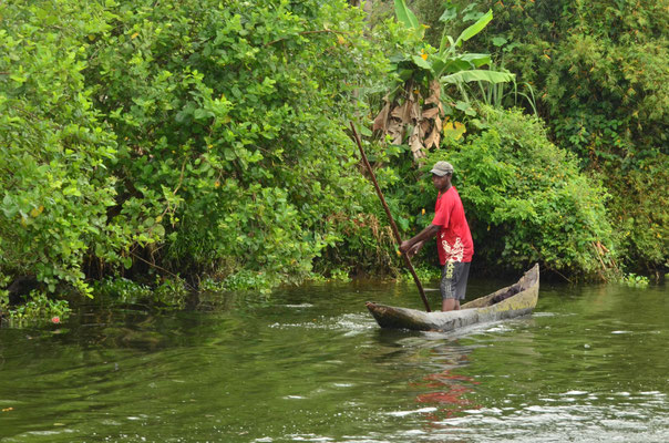 Pirogue (Canal des Pangalanes, Madagascar)