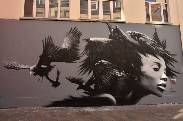 Cheveux aile-de-corbeau œuvre de Kevin Linnhoff Mai 2022