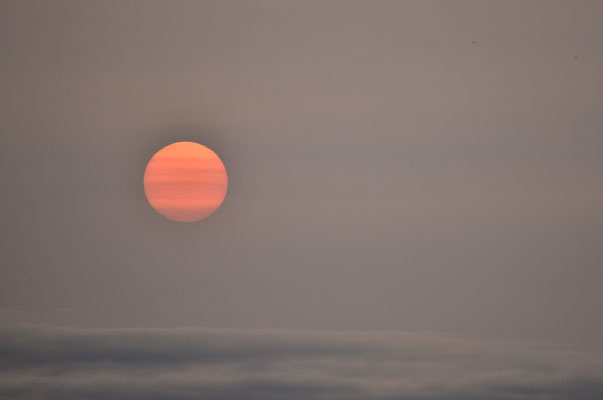 Soleil rouge au crépuscule