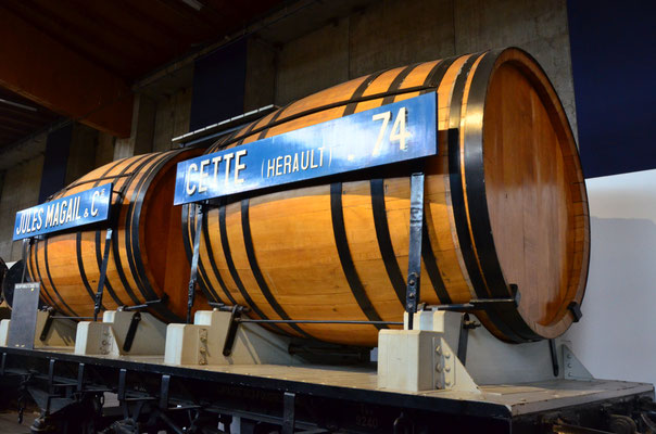 Wagon de marchandises bi-foudre pour le transport du vin 1900