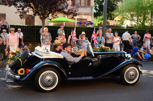 Décapotable de luxe (Corso fleuri de Sélestat)