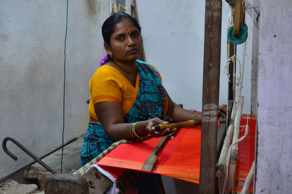 Femme tissant un sari (Kanchipuram)