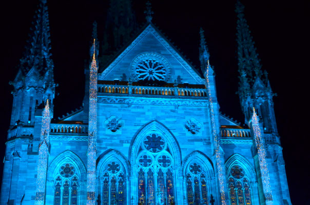 Temple illuminé pour Noël