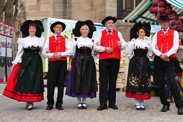 Groupe folklorique en costume alsacien (Mulhouse)