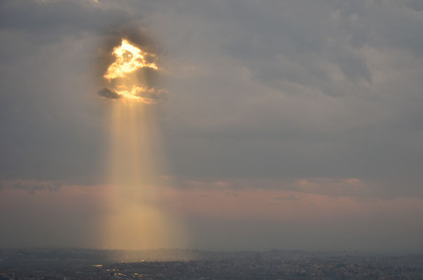 Soleil perçant les nuages