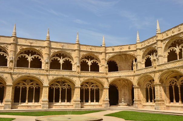 Cloître du monastère des Hyéronymites de Lisbonne (Portugal)