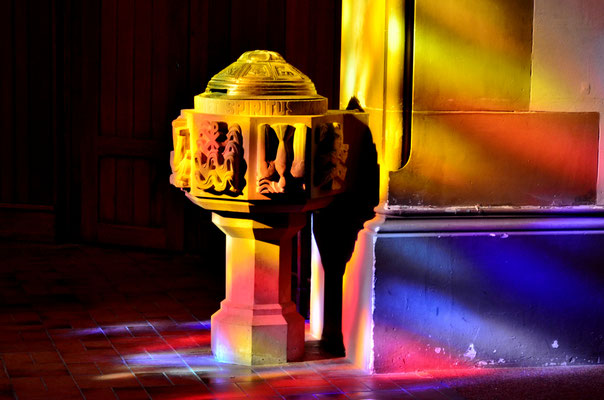Lumière passant par un vitrail