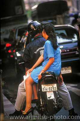 photograph of bangkok　バイクに乗る女性